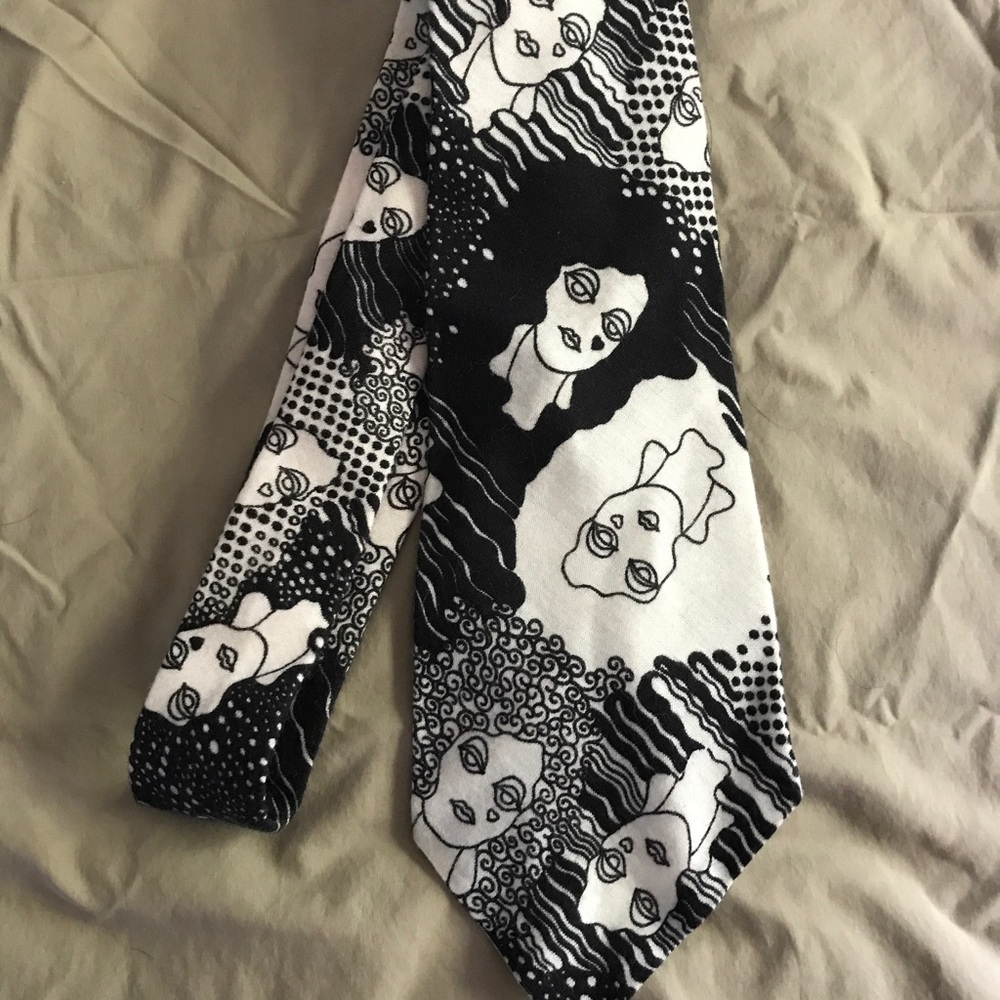 Handmade oversized women tie